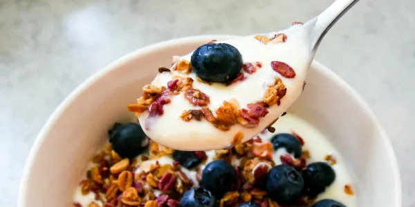 Křupavá granola bez trouby s pekany a kokosem