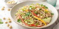 Soba nudle s krémovou makadamovo-limetkovou omáčkou
