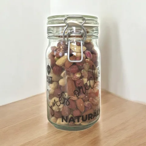 Směs ořechů ve skle s patentním uzávěrem