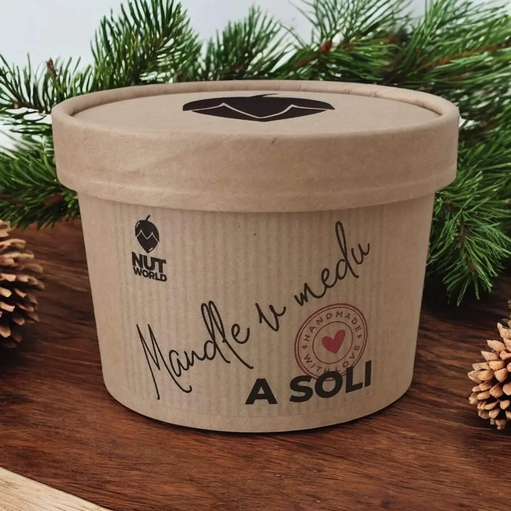 Mandle v medu a soli v EKO kelímku