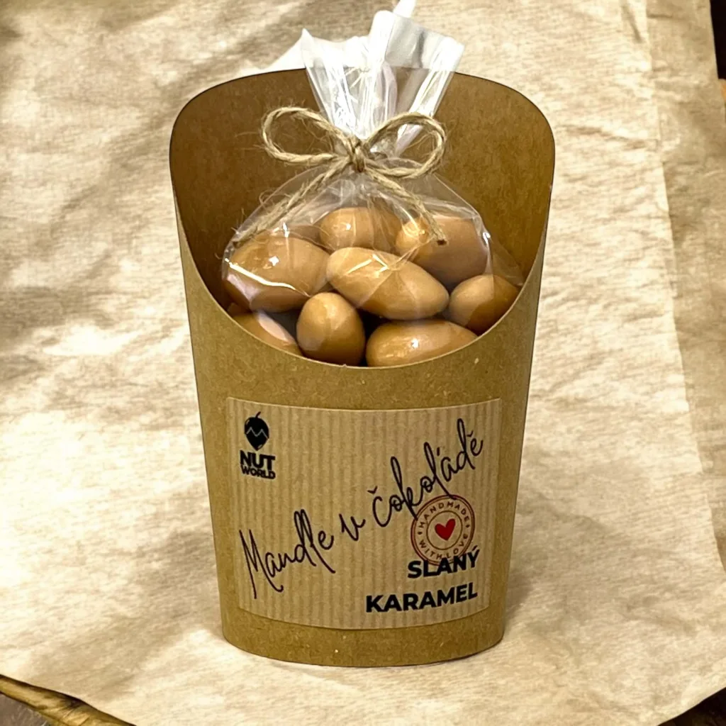 Mandle ve slaném karamelu v celofánku a kelímku 180g