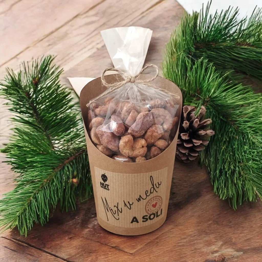 Mix ořechů v medu a soli