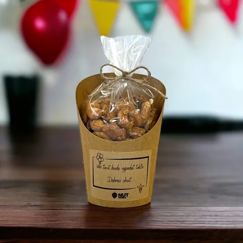 Kelímek a celofánek plný ořechů s vlastním vzkazem Jaké oříšky dáme?: Mandle exclusive 180g, Jaký rámeček dáme?: Zamilovaný, Jaký typ písma?: Montserrat — náhled 28