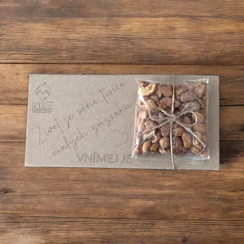 Mix ořechů v medu a soli