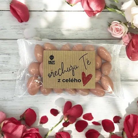 Mandle v jahodovém jogurtu