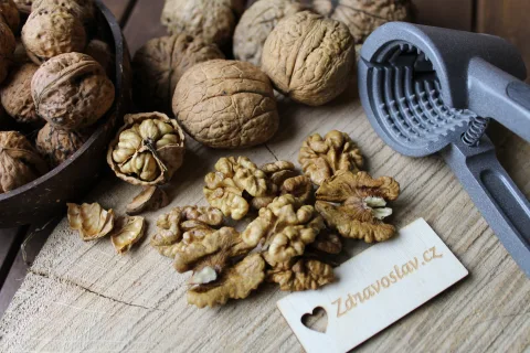 Vlašské ořechy Premium ( půlky 60% ) 500 g — náhled 4