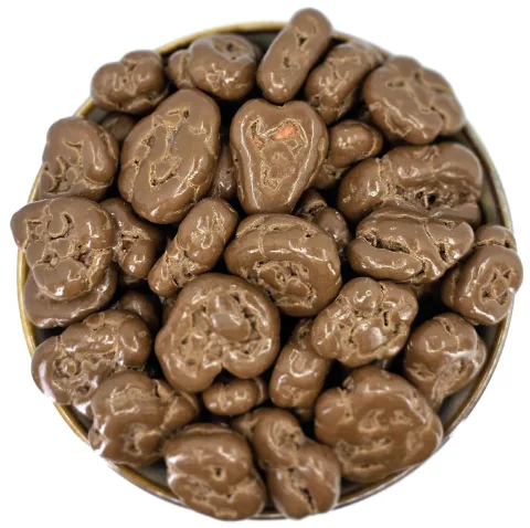 Mrazem sušené jahodové plátky v mléčné čokoládě