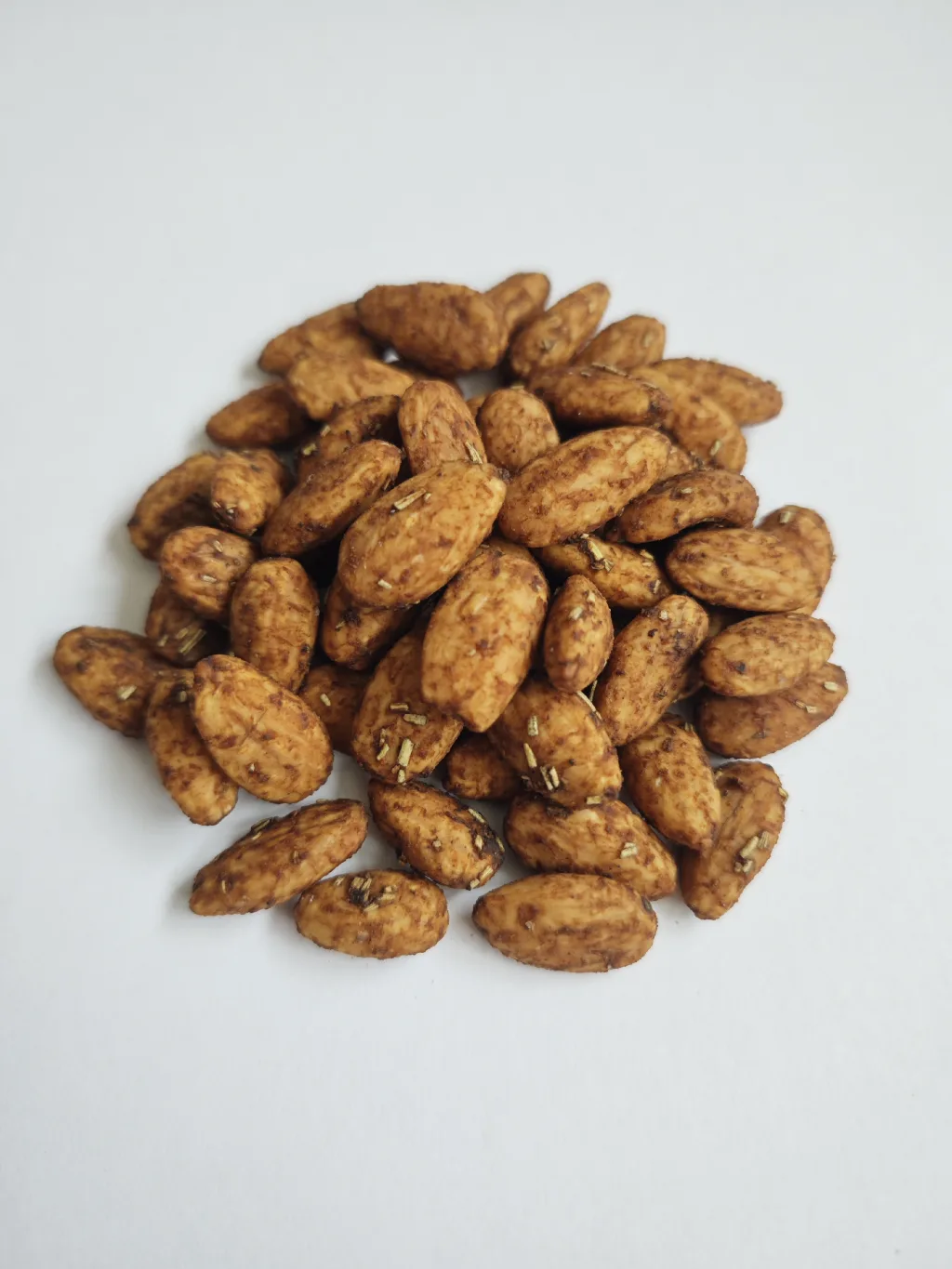Mandle pražené s česnekem, rozmarýnem a chilli