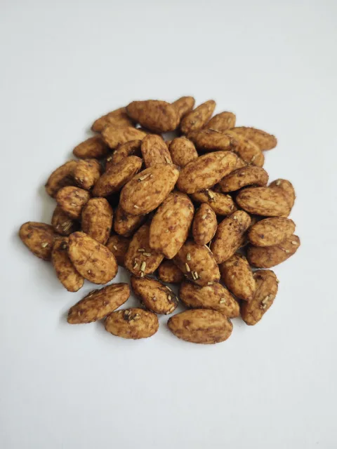 Mandle pražené s česnekem, rozmarýnem a chilli